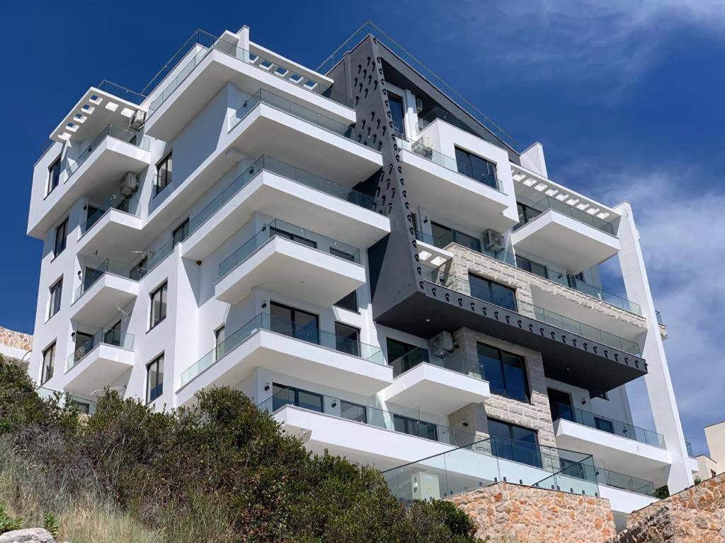 Lux Apartments Pinctada Dobra Voda Bagian luar foto