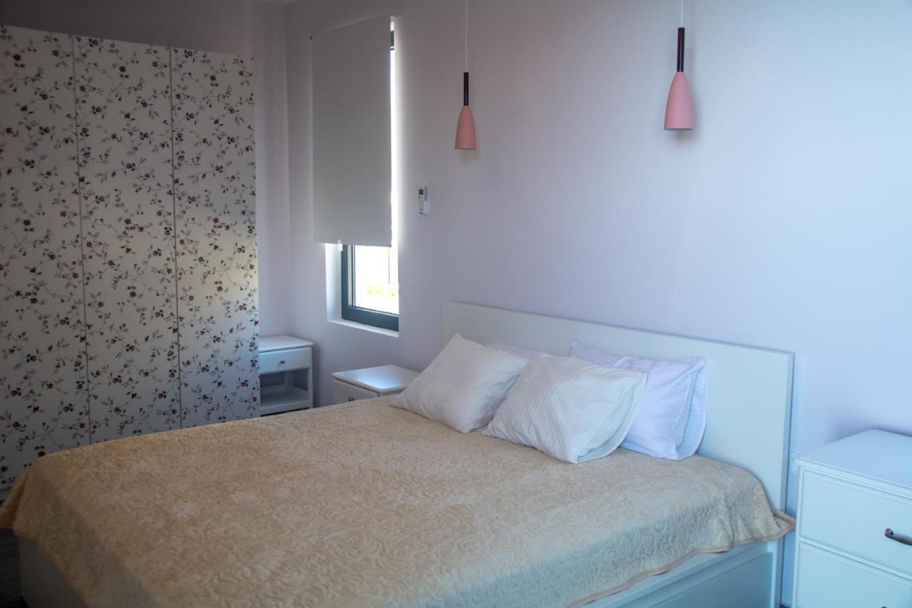 Lux Apartments Pinctada Dobra Voda Bagian luar foto